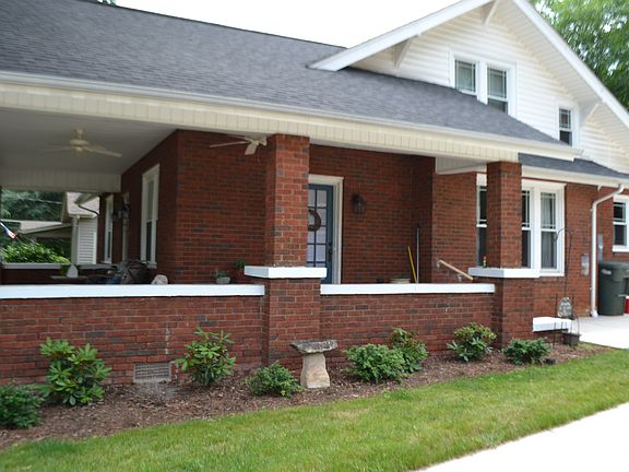 3rd image of 746 S College Ave