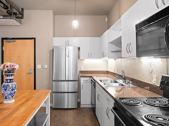 5th image of 777 6th Ave Unit 216