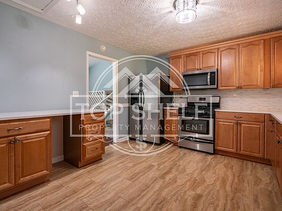 5th image of 1960 Branch View Dr