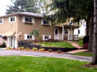 22352 Haskins Rd, Bowling Green, OH 43402