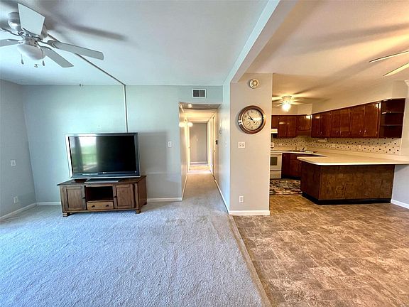 5th image of 10015 Bunker Hill Dr APT C