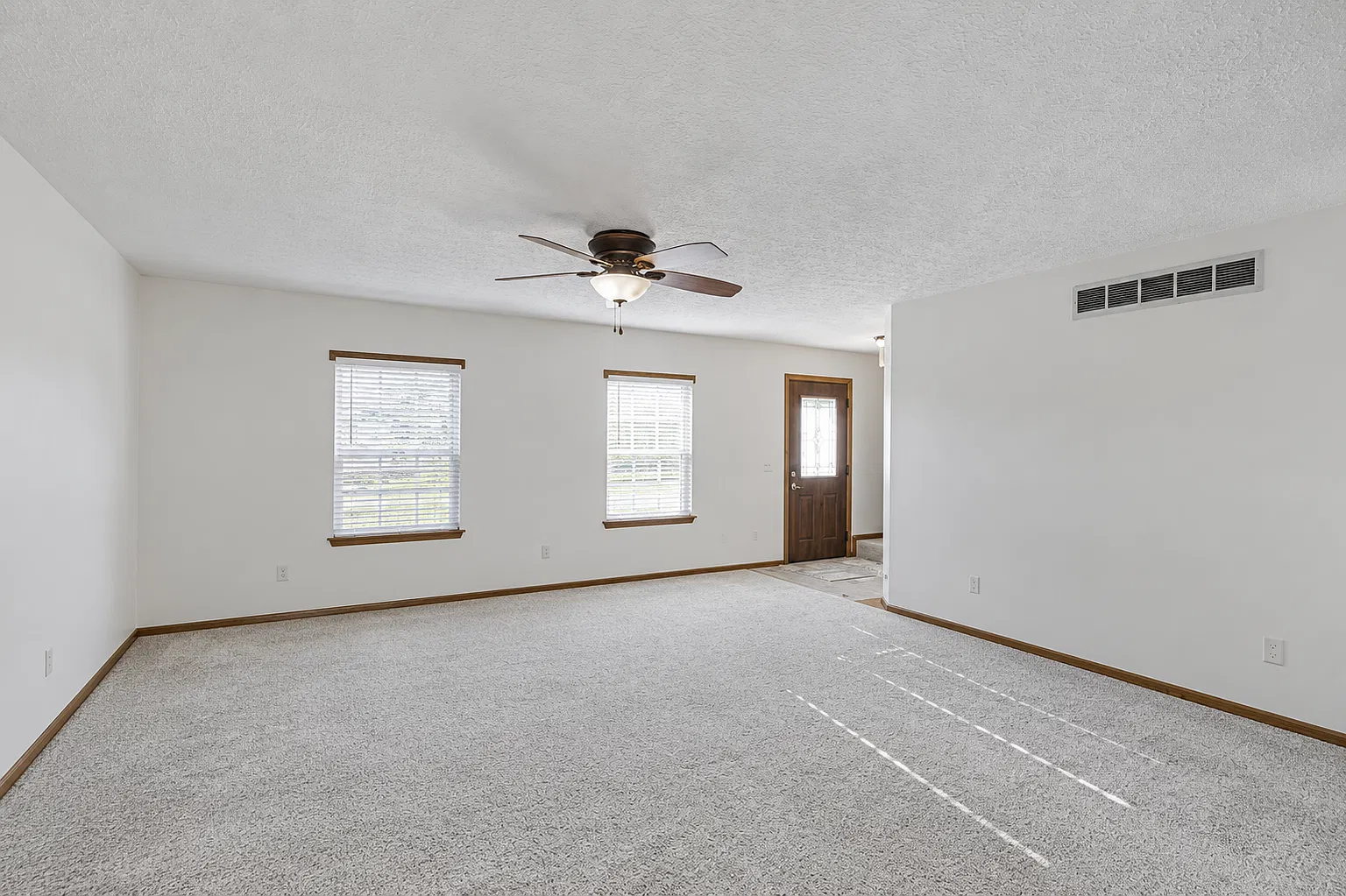 3170 Drake Ave — Photo 2