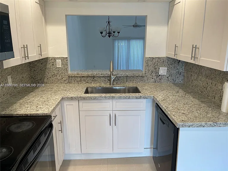 4157 SW 85th Ave #3 — Photo 3