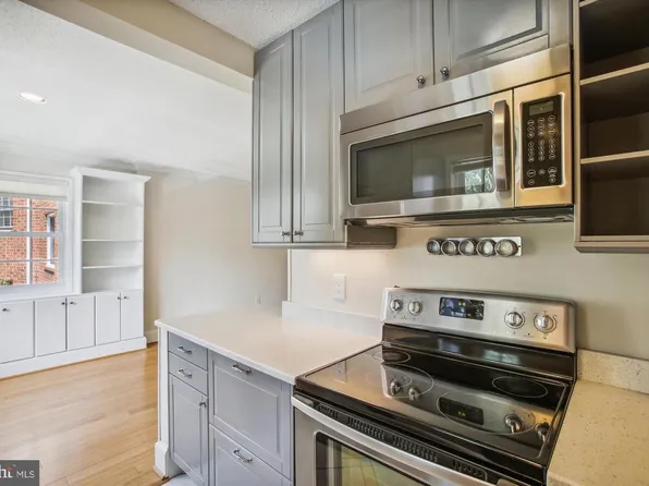 1734 W Abingdon Dr APT 201, Alexandria, VA 22314