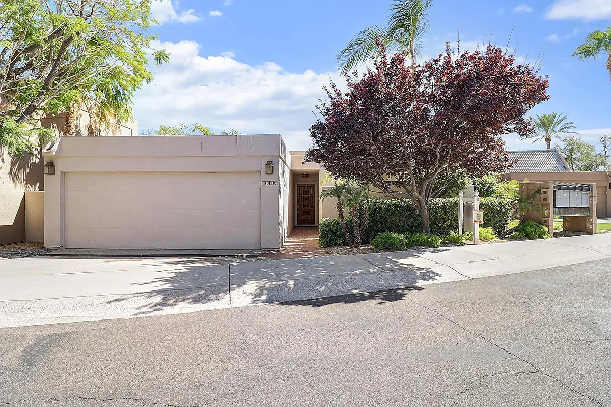 Building Photo - 3025 E Marlette Ave