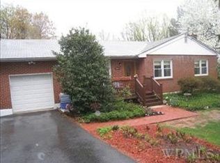20 Roberts Dr, Putnam Valley, NY 10579