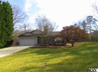 2031 Sleepy Hollow Dr, Hickory, NC 28601