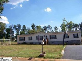 145 Woodcliff Dr, Wellford, SC 29385