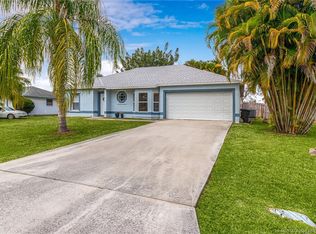 685 SE Thornhill Dr, Port Saint Lucie, FL 34983