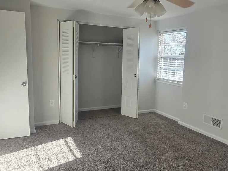 Longview — Photo 186
