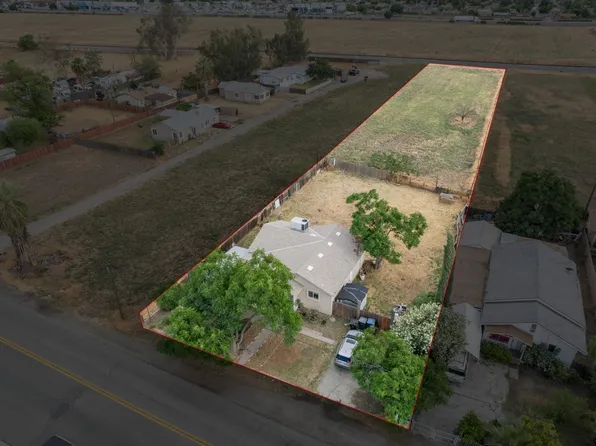 1209 W 6th St, Hanford, CA 93230