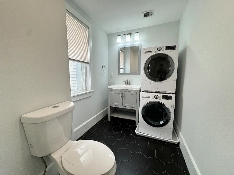 301 Hancock St #2 — Photo 6