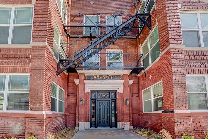 1123 N Main St #12 — Photo 3