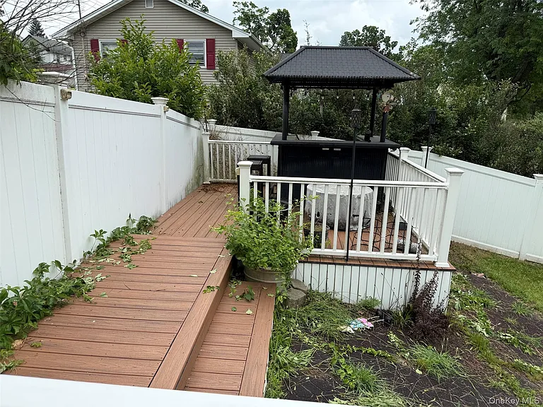 9 Ashland Ave — Photo 37