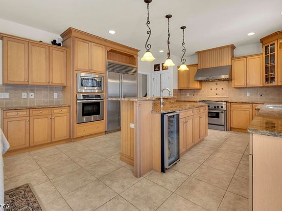 2nd image of 34 Kanouse Ln