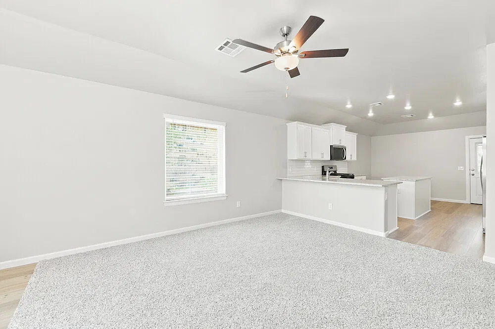 3 bed, 2.0 bath, 1286 sqft, $1,590 — Photo 4