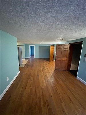 3rd image of 85 Munroe St