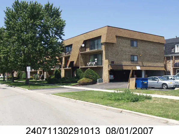 7002 W 99th St #303, Chicago Ridge, IL 60415