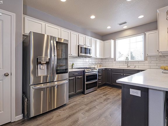 5th image of 277 NE Idyl Way