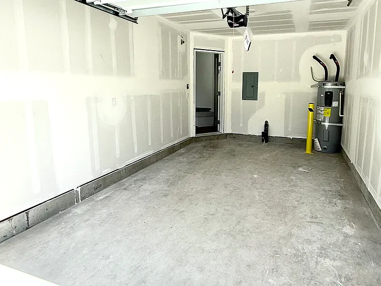 111 SW Canyon Rd #2 — Photo 13