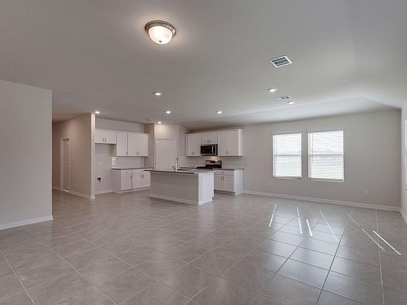 2nd image of 160 Lisa Ln