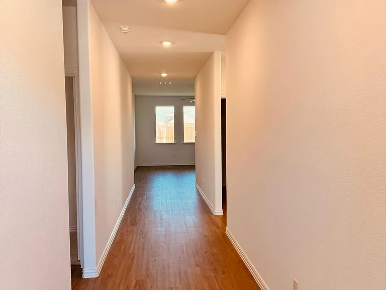 209 Ardsley Ln — Photo 2