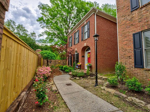 2nd image of 1012 Murray Hill Ln