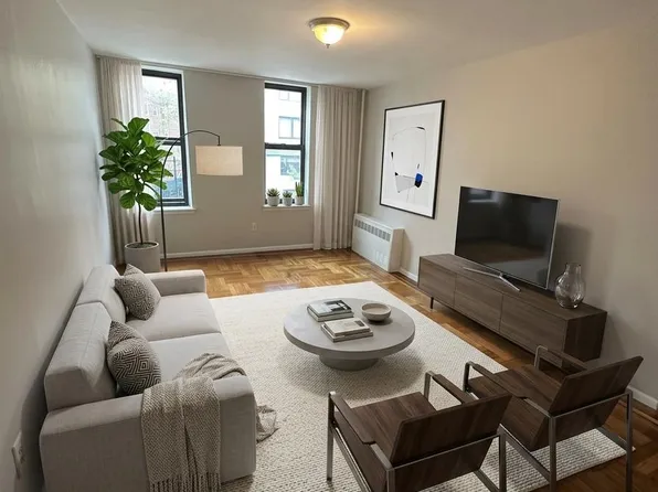 585 East 21st Street image 1 of 7