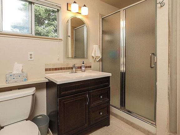 5th image of 360 Carmelita Dr #2