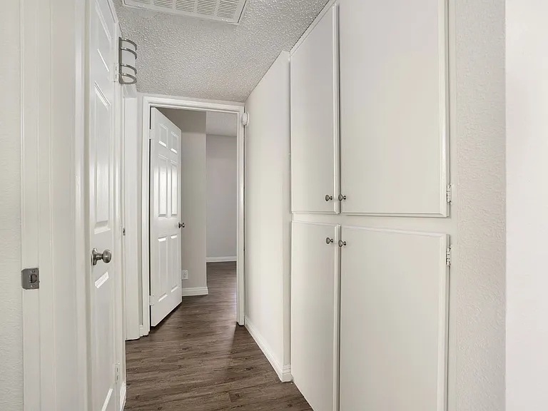 5709 Kester Ave #7 — Photo 8