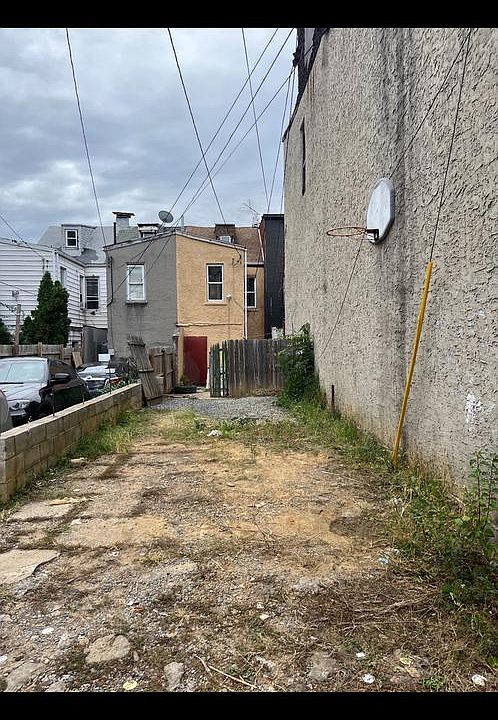2nd image of 411 Cedar St