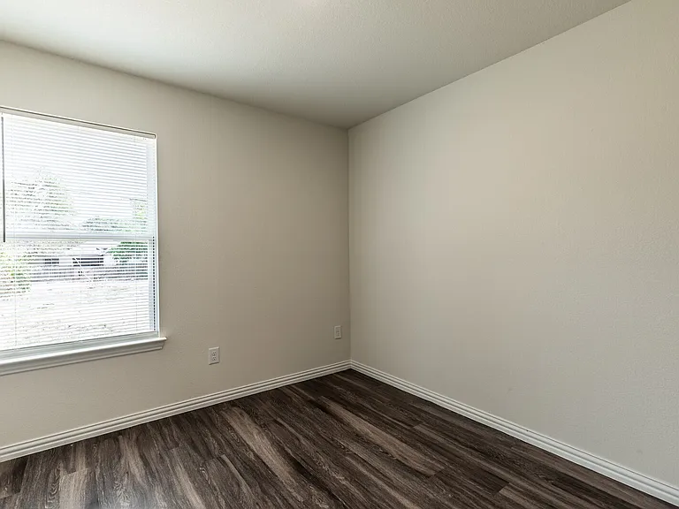 1914 Herring Ave — Photo 21