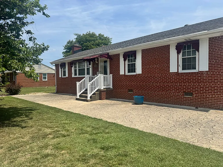 7968 Kenmore Dr — Photo 31