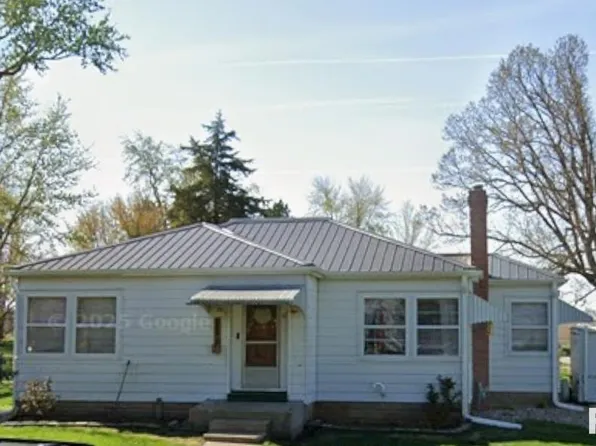 555 W Douglas St, Greenview, IL 62642