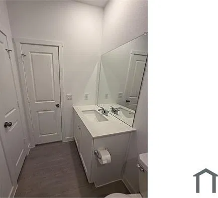 4 bed, 2400 sqft, $2,800 — Photo 2