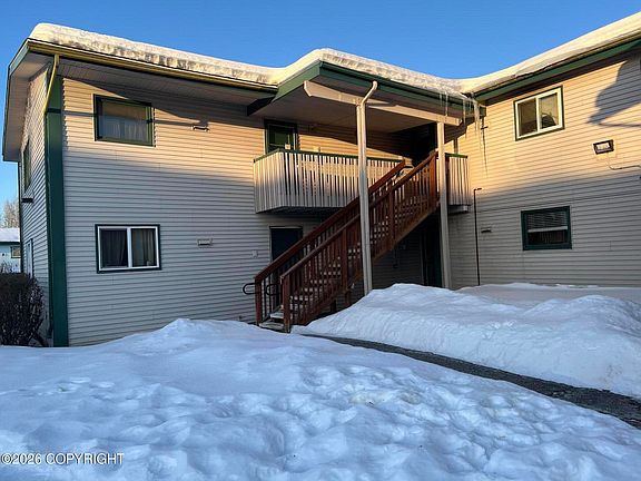 2nd image of 1541 State St Unit B3