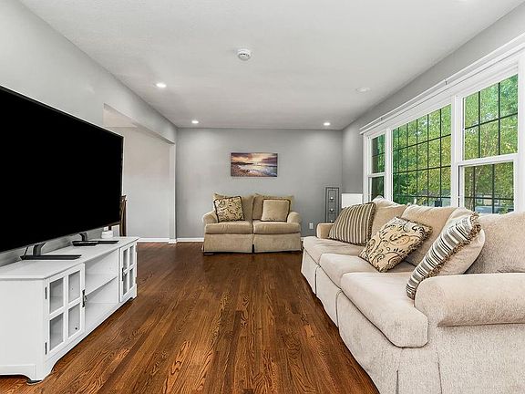 3rd image of 9717 Eby St