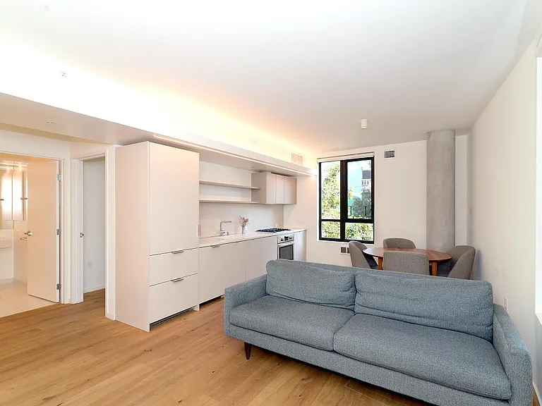 400 Grove St — Photo 2