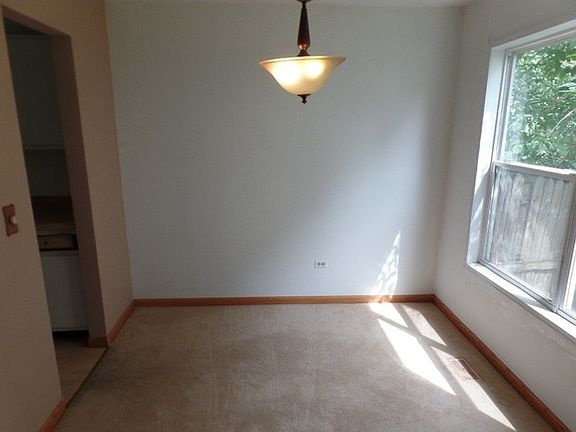 5th image of 1074 Towner Dr