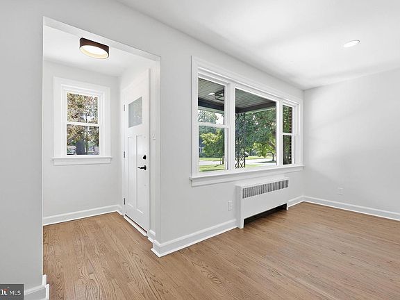2nd image of 1180 E Park Ave