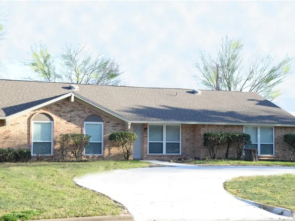 2210 Quail Hollow Dr, Bryan, TX 77802