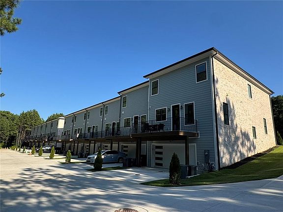 3rd image of 157 Brush Creek Ct
