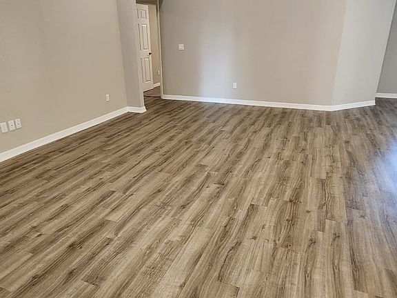 4th image of 329 Windy Willow Way St