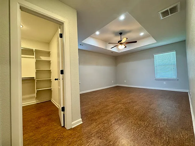 306 Lion Dr N — Photo 10