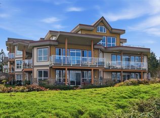 439 College Rd #303, Qualicum Beach, BC V9K0B2