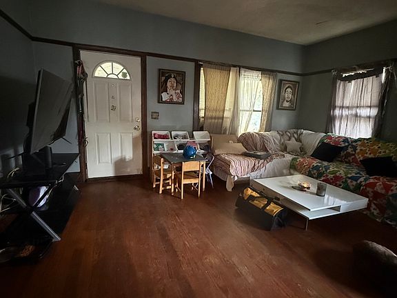 3rd image of 20 W Southern Ave