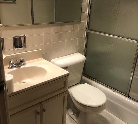 4th image of 321 W Barry Ave #404