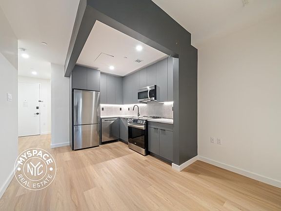 3rd image of 931 Carroll St #312