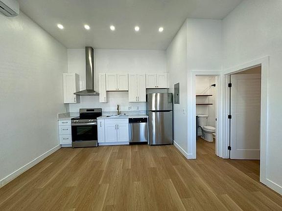 3rd image of 4167 Texas St #6
