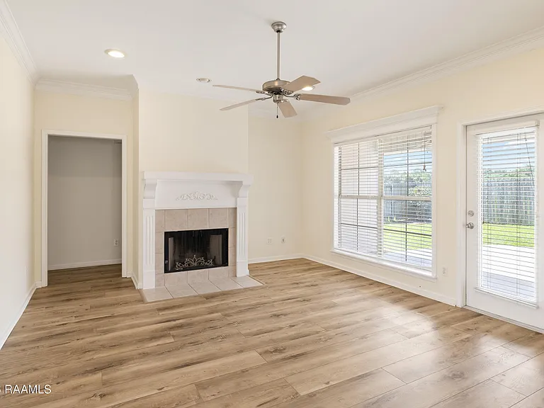 133 Wild Rose Ln — Photo 3